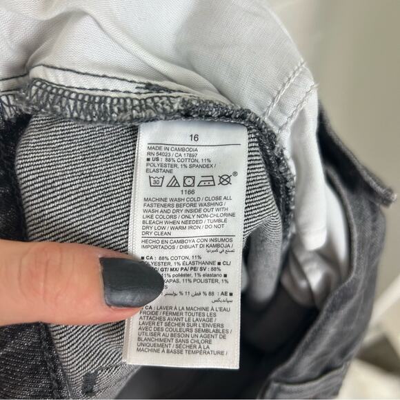 NWT Old Navy Washed Grey Black Mid Rise Boyfriend Jeans Size 16 - Picture 3 of 9